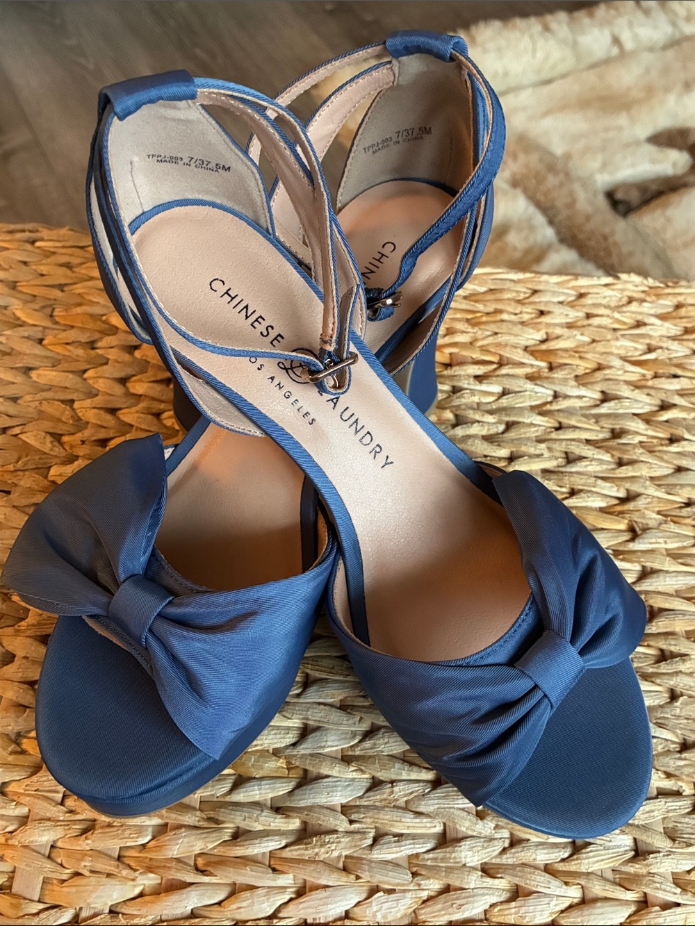 Chinese Laundry Navy Bow Ankle-Strap Platform Heels Size 7 NIB